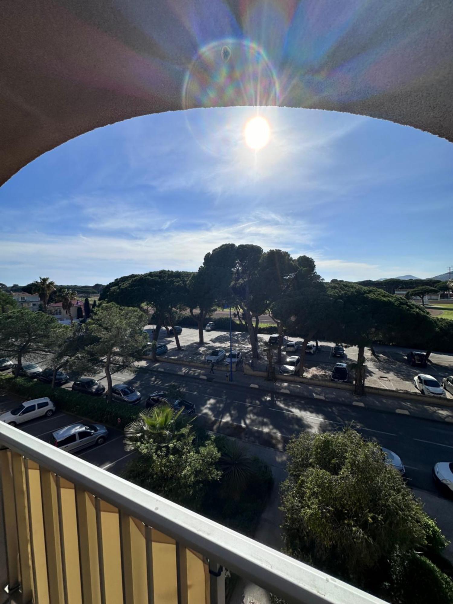 Sejour Au Port Apartment Hyeres Exterior photo