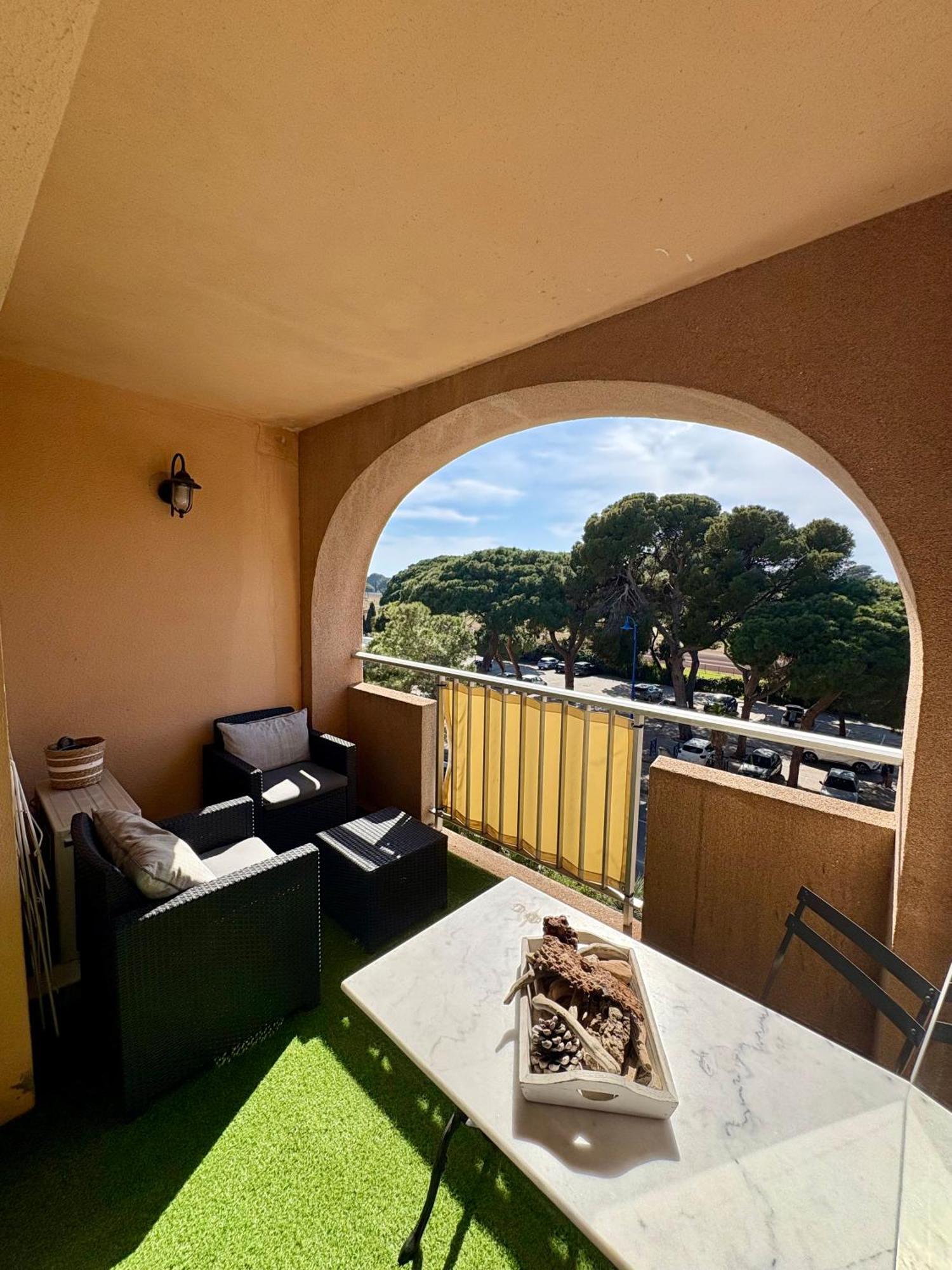 Sejour Au Port Apartment Hyeres Exterior photo
