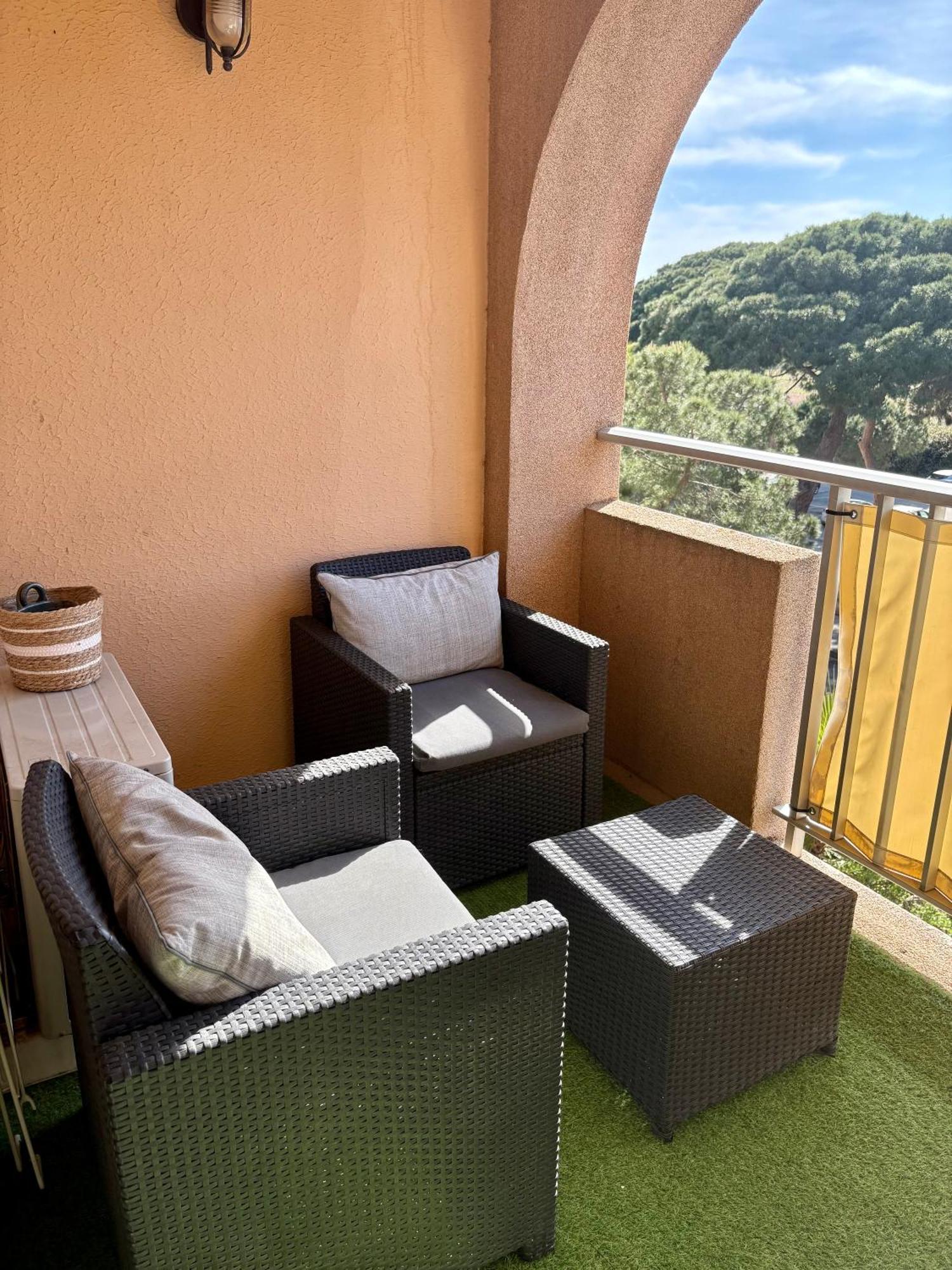 Sejour Au Port Apartment Hyeres Exterior photo