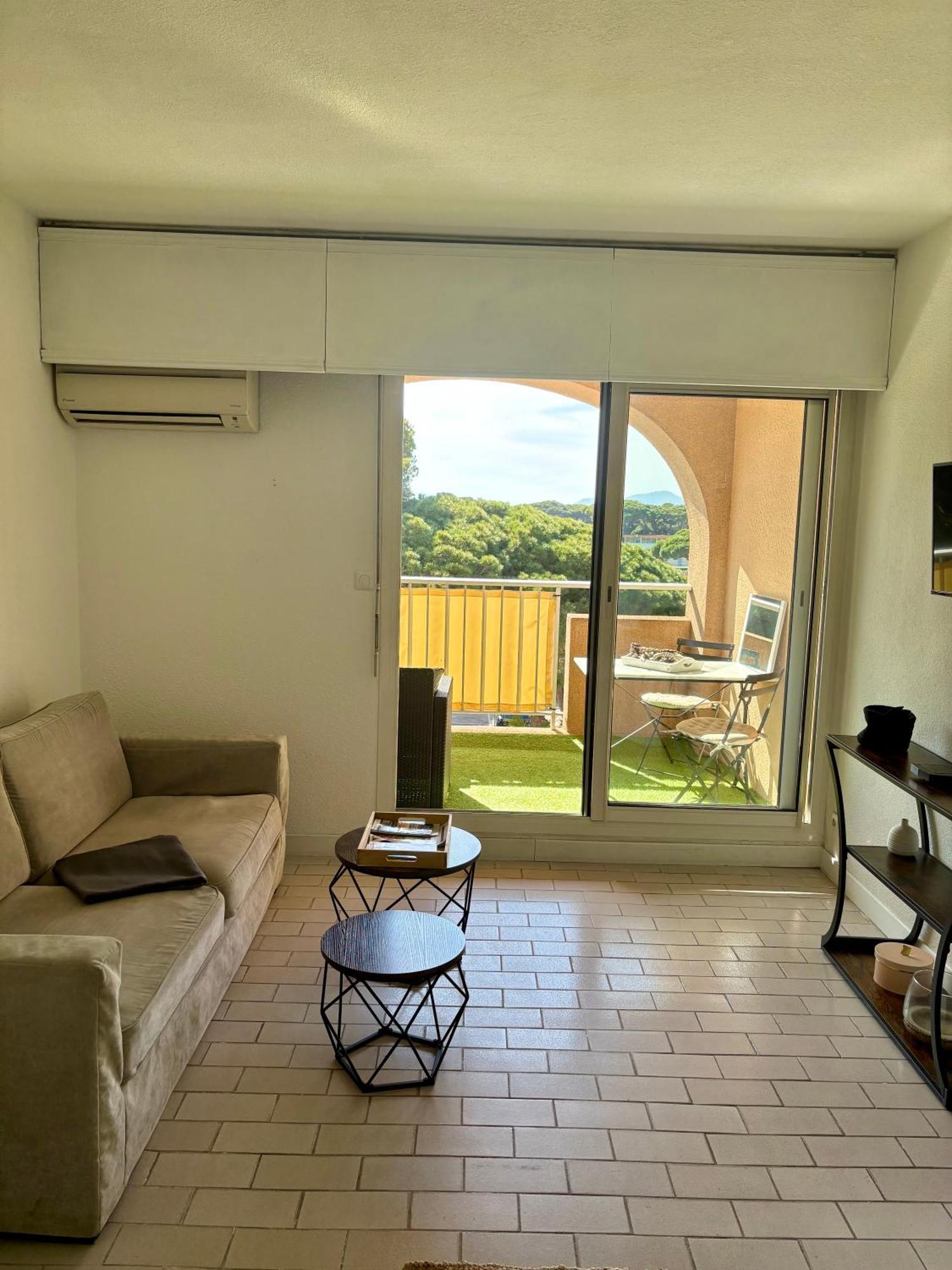 Sejour Au Port Apartment Hyeres Exterior photo
