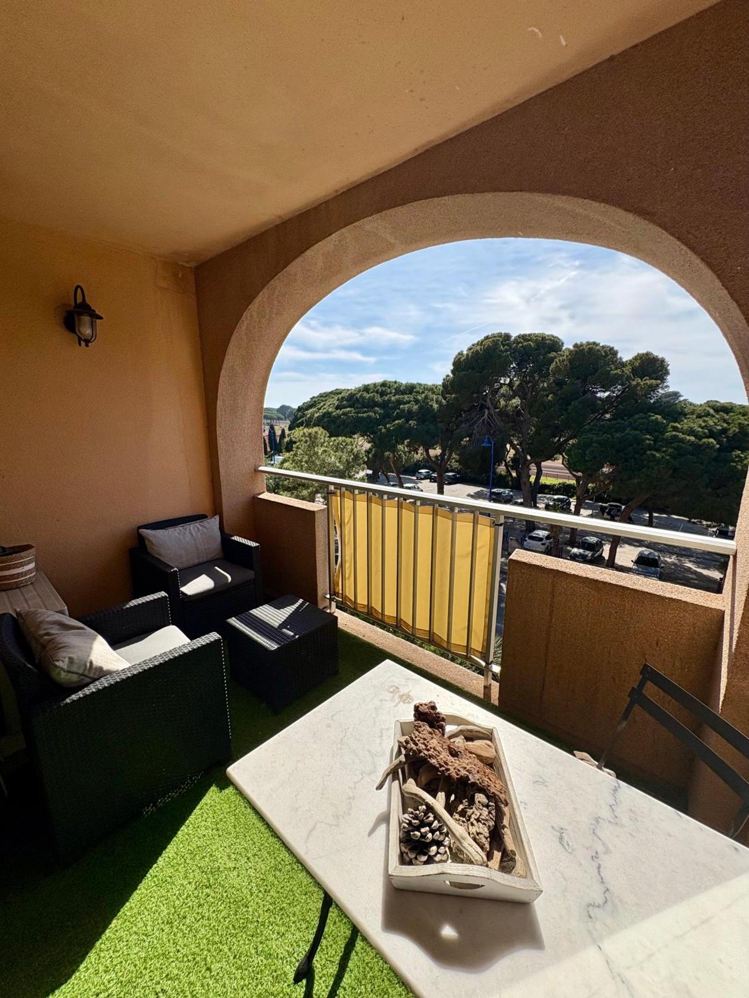 Sejour Au Port Apartment Hyeres Exterior photo