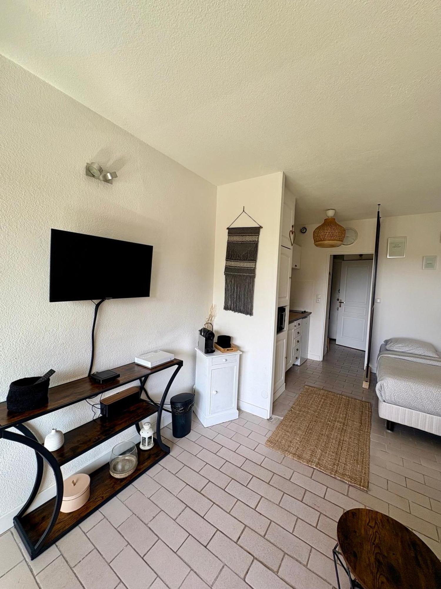 Sejour Au Port Apartment Hyeres Exterior photo